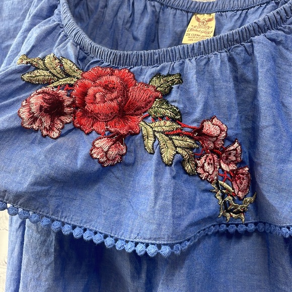Faded Glory chambray new floral patch cotton 2x off shoulder top - Picture 3 of 5